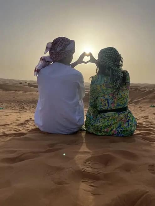 Pareja Dubai viajes milenial